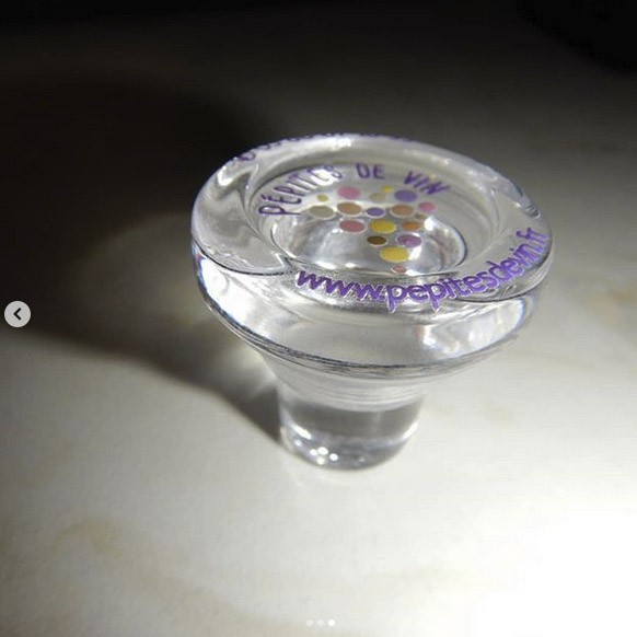 Vinolok wine cap in glass, with primer+white+CMYK+gloss varnish